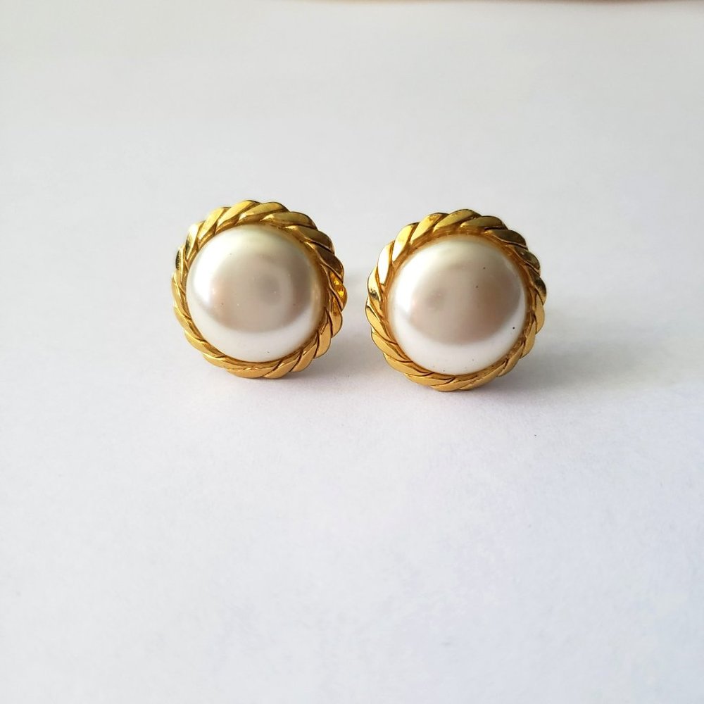 VTG Large Faux Pearl Clip on Earrings